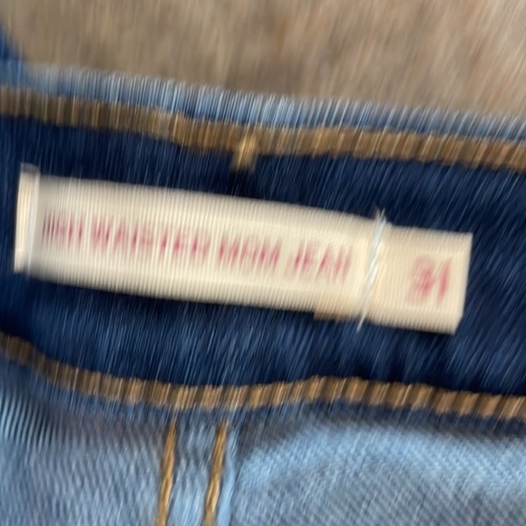 Levi’s Mom Jeans- High Rise in Winter Cloud #hostpick - Picture 5 of 9